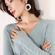 Load image into Gallery viewer, 2019 winter new women&#39;s sweater bottoming shirt V-neck Korean version of the self-cultivation solid color wild cashmere sweater

